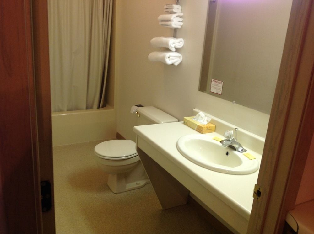 Value Host Motor Inn Marquette Extérieur photo