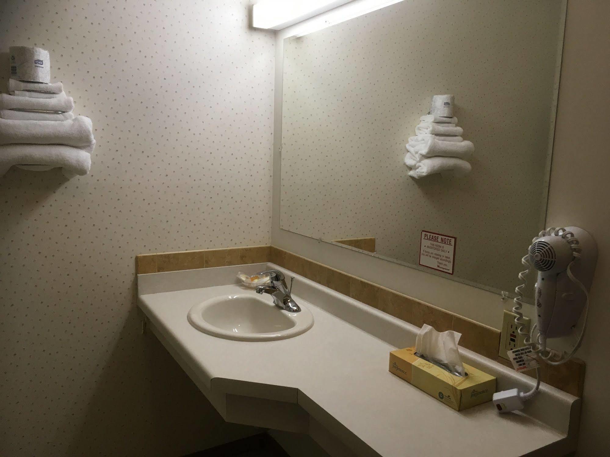 Value Host Motor Inn Marquette Extérieur photo