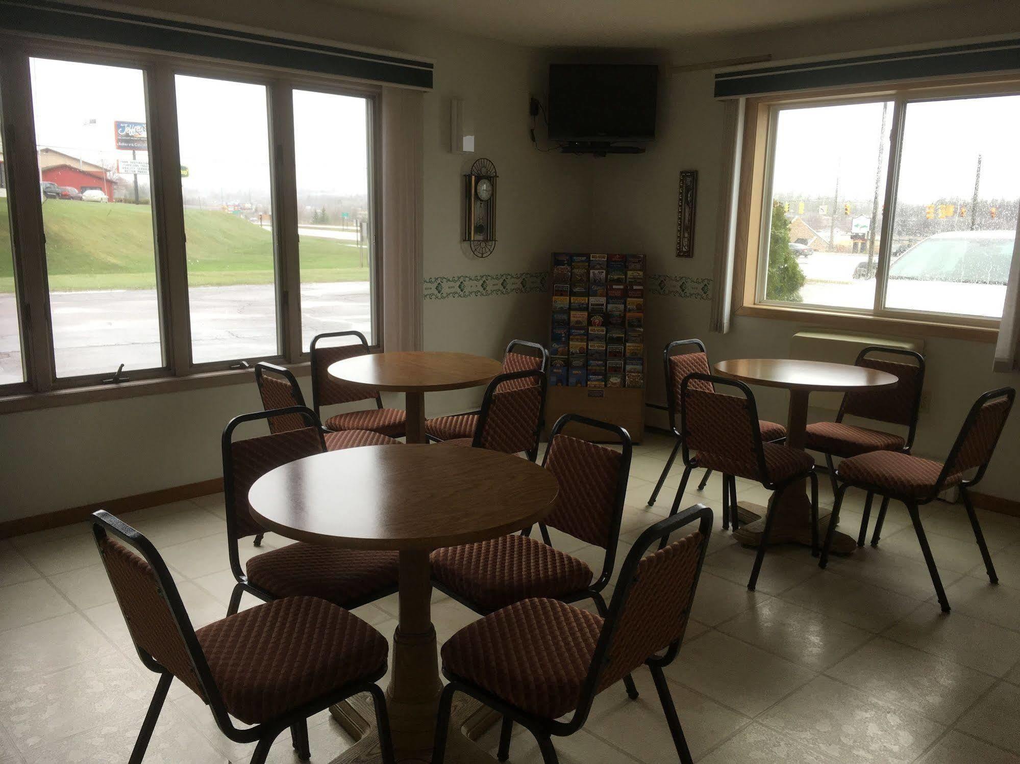 Value Host Motor Inn Marquette Extérieur photo